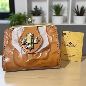 Patricia Nash Casella Leder-Geldbörse mit Doppelfaltung - Cognac - Neu mit Etikett - Bild 1 von 7