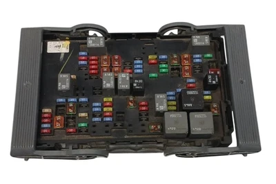 Caja de fusibles de motor para Chevrolet Silverado 1500 2010-2013 4x4 automático T/M 2011 Foto 1 de 3