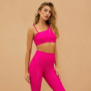 Neu mit Etikett Ella Sportsbh Top von Beach Riot - Bild 1 von 8