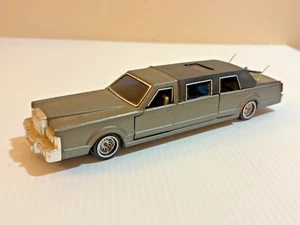 Gray Lincoln Continental Majorette Diecast Limousine 1:32 Car Preowned - Picture 1 of 7