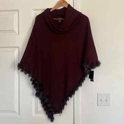 Poncho suéter ribete piel ciruela Alfani nuevo con etiquetas. Foto 1 de 4