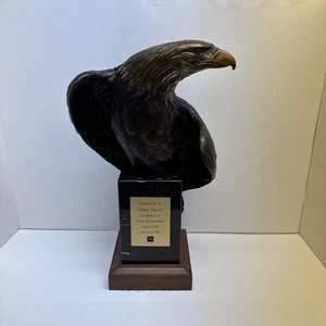 American Weißkopfseeadler 1995 Messing/Bronze Skulptur signiert Robert Taylor Wachsamkeit - Bild 1 von 24