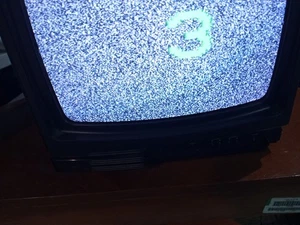 Emerson Modelo Tc4253 CRT Tv Enciende Falta Placa Frontal Juego Retro De Colección - Imagen 1 de 6