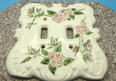 Porcelana vintage pintada à mão flores rosa interruptor de luz placa alternância dupla - Imagem 1 de 4