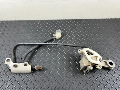 97-99 1998 HONDA CR250 OEM CONJUNTO DE FRENO TRASERO PINZA SOPORTE CILINDRO MAESTRO Foto 1 de 4