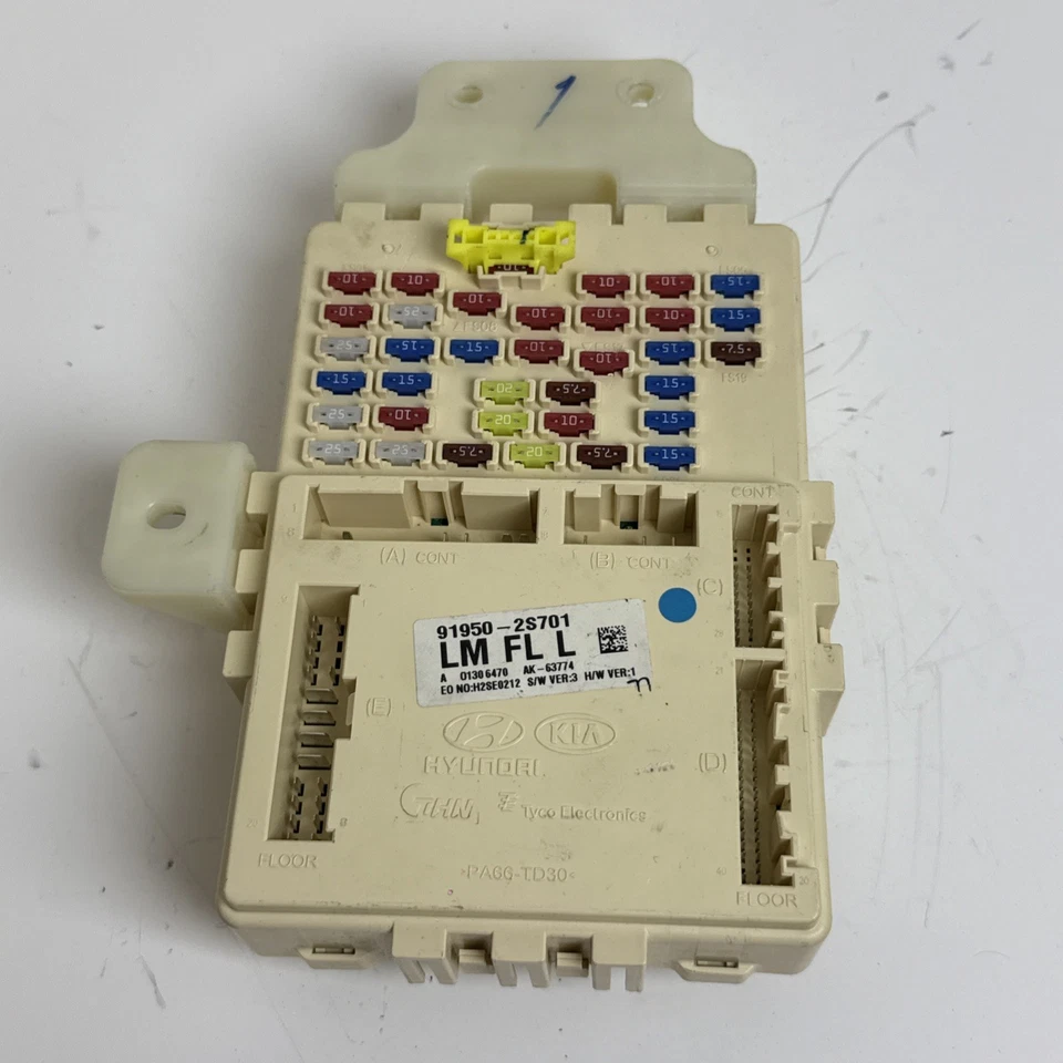 2015 HYUNDAI TUCSON JUCTION CABIN FUSE BOX 91950-2S701 OEM - Изображение 1 из 4