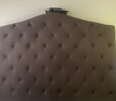 Elegante cabecero tapizado acolchado Foto 1 de 4