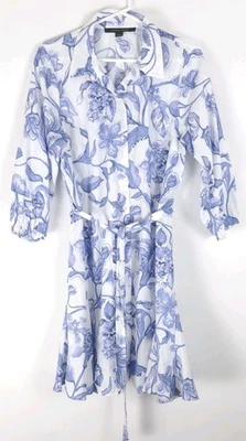 $79 NUEVO SIN ETIQUETAS CYNTHIA Camisa Vestido L Azul Blanco Floral Acampanado Falda Botón Completo Cinturón Foto 1 de 4