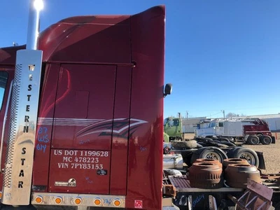 Western Star Trucks 4900 RED Left/Driver UPPER AND LOWER Cab Extender - Used — 第 1/4 张图片