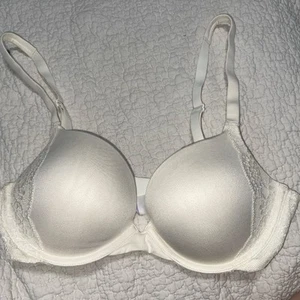 Sujetador Camiseta Secret Treasures Intimates Underwire Color Marfil 34C - Imagen 1 de 7