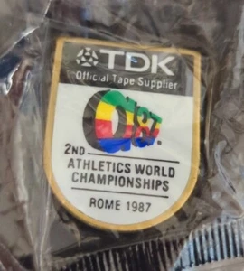 SELTEN 2. IAAF A87 Leichtathletik-Weltmeisterschaft Rom 1987 Schild Kupplungsstift Neu in Verpackung - Bild 1 von 3