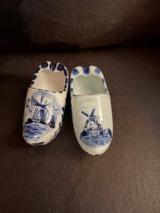 Vintage delft Mini Holland Porcelain Shoes Figurines - Picture 1 of 2