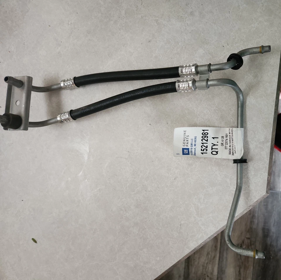 Línea de enfriador de aceite de transmisión GM 15212981 piezas originales para 04-10 Aura G6 Malibu Foto 1 de 3