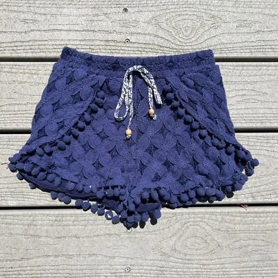 Emoción: Pantalones cortos de encaje con flecos y pompones azul marino. Mujer Talla Pequeña. Foto 1 de 4