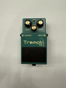 Boss Roland TR-2 Tremolo Guitar Effect Pedal - Picture 1 of 6