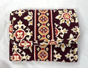 $25 NWT Vera Bradley New Pocket Wallet in Medallion Print Quilted Cotton - Picture 1 of 4