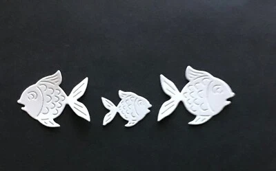  Adornos troquelados de pescado tres tamaños (3 ea) 9 piezas blanco o colores surtidos  Foto 1 de 4