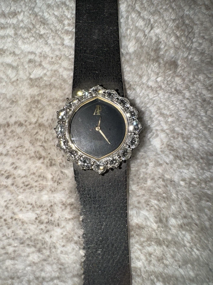 Reloj Audemars Piguet Vintage Mujer Oro Blanco Bisel Diamante 15 mm, Circa 1974 Foto 1 de 4