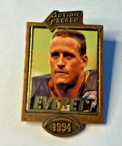 Pin solapa de fútbol americano Jim Everett Club 1994 lleno de acción - Imagen 1 de 1