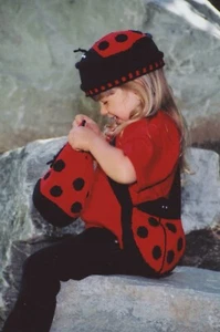 Fiber Trends Knitting Pattern CH-25 Lovable Ladybugs Hat, Purse & Bag - Child - Picture 1 of 3