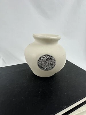 Horizon Porcelain Celtic Knot Ceramic Oil Diffuser Tea Light Made in Scotland - Image 1 of 4