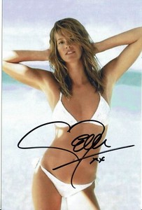 Elle Macpherson Hand Signed photograph 5 x 3