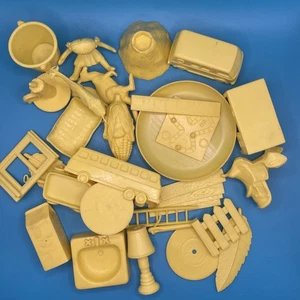 Vintage Houghton Mifflin Getting Ready to Read Set Lot of 28 Yellow Plastic Toys - Picture 1 of 15