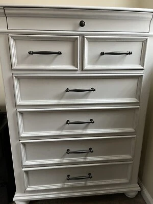 BenchCraft by Ashley Bedroom  Kanwyn 7 Drawer Dresser White B777-46 - Image 1 of 4