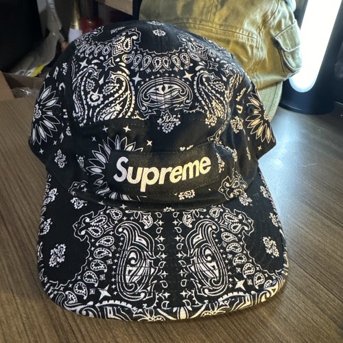 Cappello scatola a 5 pannelli Supreme Bandana logo con cappuccio da campeggio in pelle strapback nero