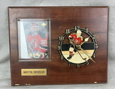 Reloj de pared de colección Martin Brodeur New Jersey Devils hockey alimentado por batería con tarjeta Foto 1 de 4