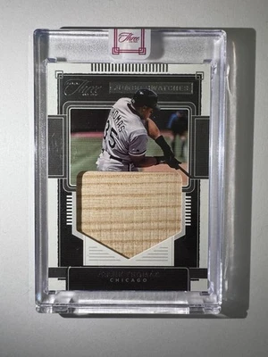 Muestras jumbo Panini Three & Two 2022 reliquia de murciélago Frank Thomas/25 Foto 1 de 2