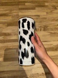 Kate Spade 24 Unzen BECHER SCHWARZ UND WEISS/LEOPARDENMUSTER EZ OFFENER DECKEL (NEU MIT ETIKETT) - Bild 1 von 4