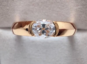 Anillo de boda moissanita blanca, oro amarillo liso 10 K de forma ovalada de 1,33 quilates corte OEC - Imagen 1 de 11