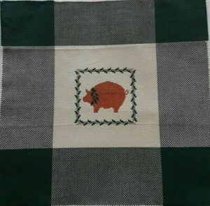 Punto de cruz contado completo: cerdo de Navidad de campo 15 x 15 in. - Imagen 1 de 4