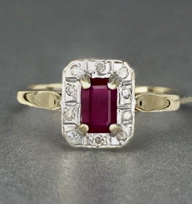 RUBY DIAMOND RING HALO 9CT SOLID YELLOW & WHITE GOLD - 2.1 gr -Size R 1/2 - Image 1 of 4