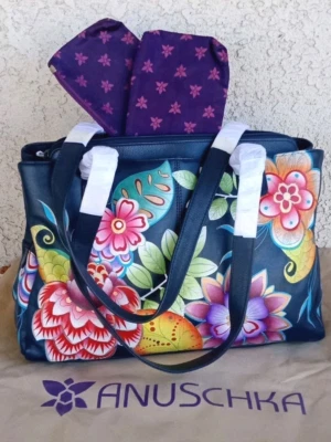 Bolsa tote Anuschka nova com etiquetas couro pintado à mão azul marinho "buquê retrô" com acessórios - Imagem 1 de 4