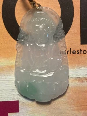 Colgante de jadeíta tallado a mano años 70 7 Gm ๔ไดไ" (fจงi cuจฌ) cierre de oro transparente Foto 1 de 4