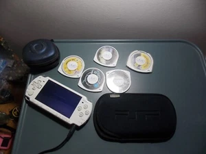 Sony PSP 3003 Pearl White Handheld System - Picture 1 of 2