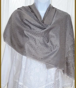 Chal de diseño cachemira tejido plateado gris seda color gris con chal, envoltura, estola - Imagen 1 de 6