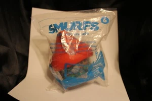 2017 McDonalds Happy Meal Toy -SMURFS LOST VILLAGE- #6 Red House w Smurf Friends - Picture 1 of 1