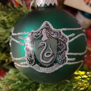 Universal Studios Wizarding World of Harry Potter Slytherin Glass Ornament NWT - Picture 1 of 6