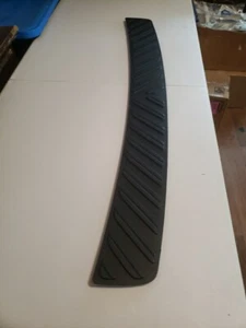 2002-2009 Envoy XL GMC Rear Bumper Center Step Pad 12335704 GM OEM - Picture 1 of 12