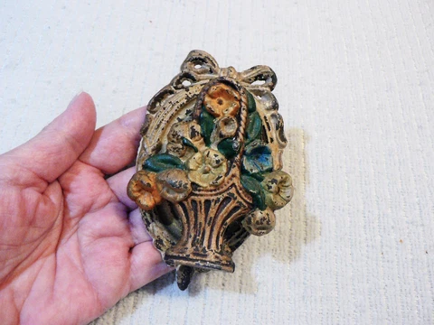 ANTIQUE VTG HUBLEY FLOWER BASKET w/ BOW CAST IRON DOOR KNOCKER 1930's HTF Cover
