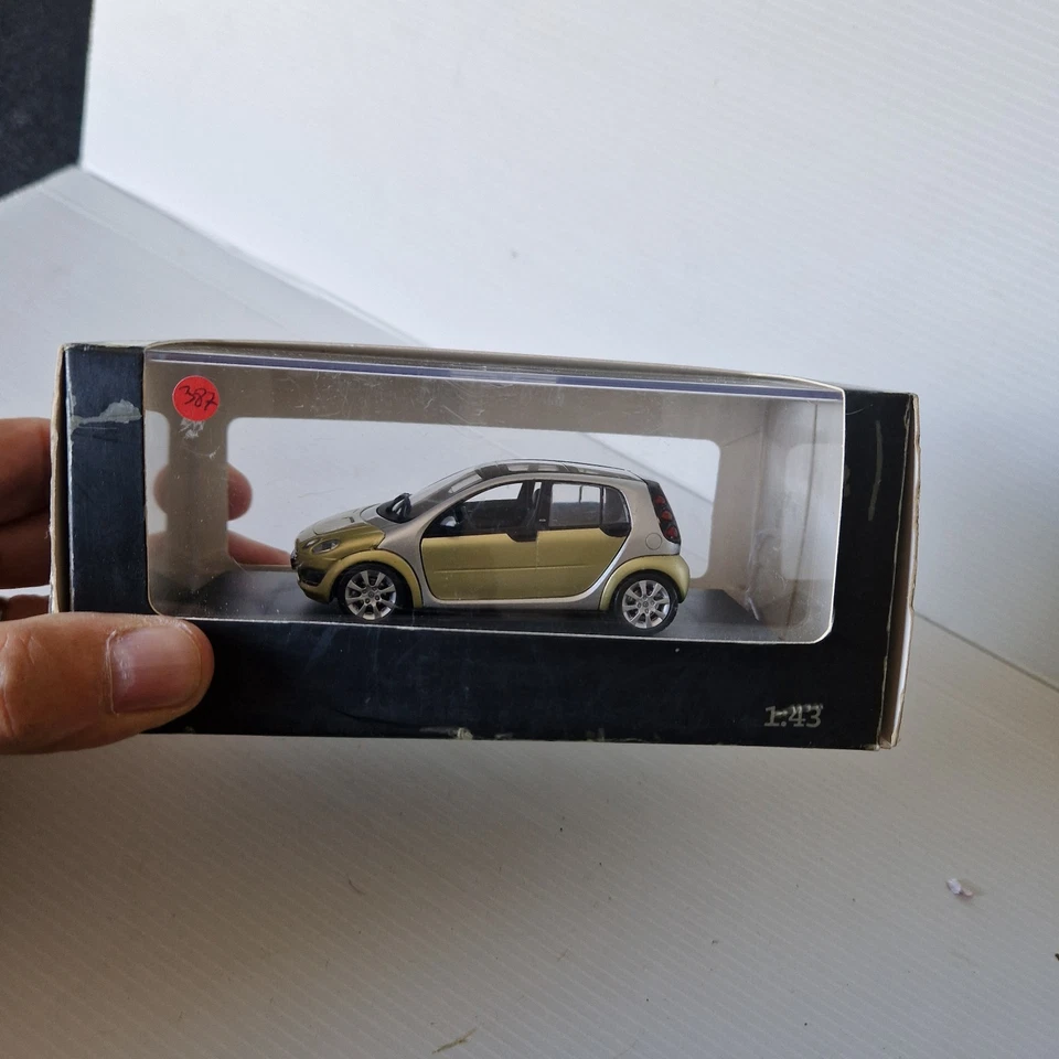 SCHUCO 1/43  SMART FORFOUR  + BOITE N° 387 de 450 vendu - Photo 1/4
