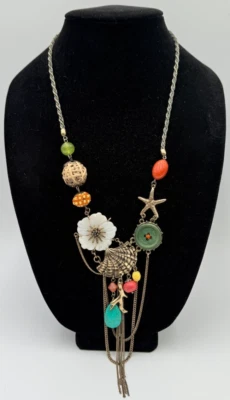 Colar corrente berloque madeira flutuante praia acrílico concha vidro tom dourado BOHM - Imagem 1 de 4