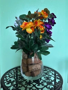 artifical flower arrangements in vase - Picture 1 of 7