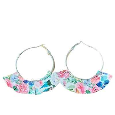 Pendientes de aro grandes de plata con flecos florales de cuero vegano para mujer con cierre trasero de plata Foto 1 de 4