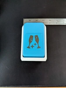 Creative Memories Holly Paper Punch - Christmas||Holiday||Winter|| New Years - Picture 1 of 3