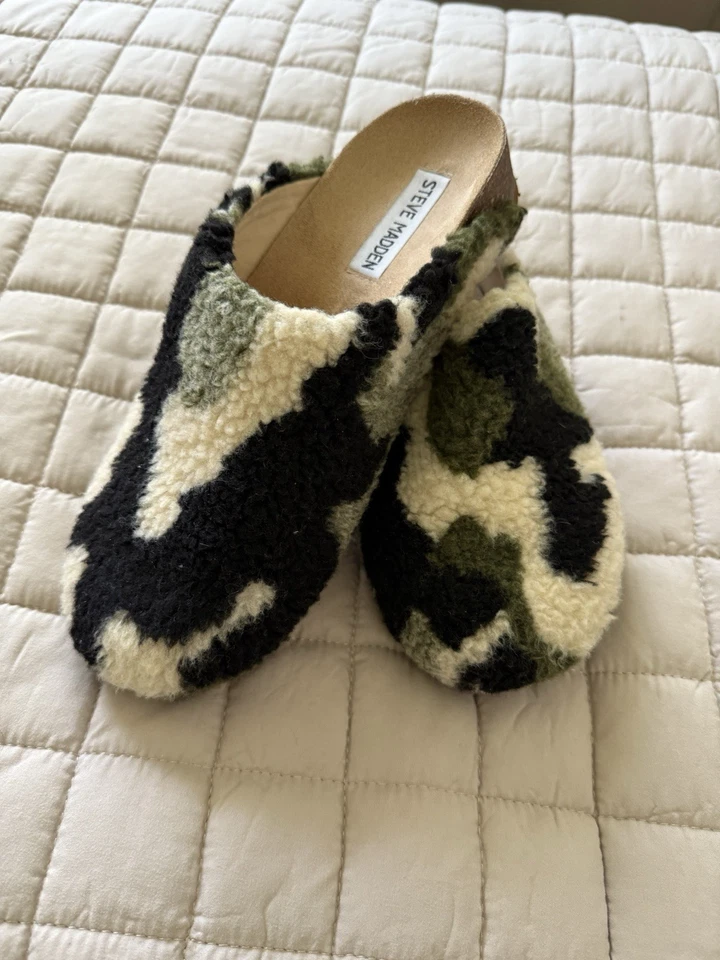 Zuecos sin cordones Steve Madden Vesa camuflaje para mujer talla 8 verde natural Sherling Foto 1 de 4