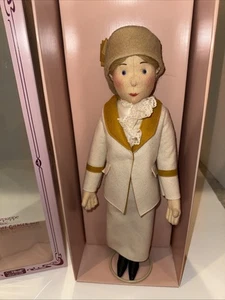 Muñeca de fieltro Steiff Tennisdame Betty 18" #153/3000 sin usar, en caja réplica vintage nueva - Imagen 1 de 13